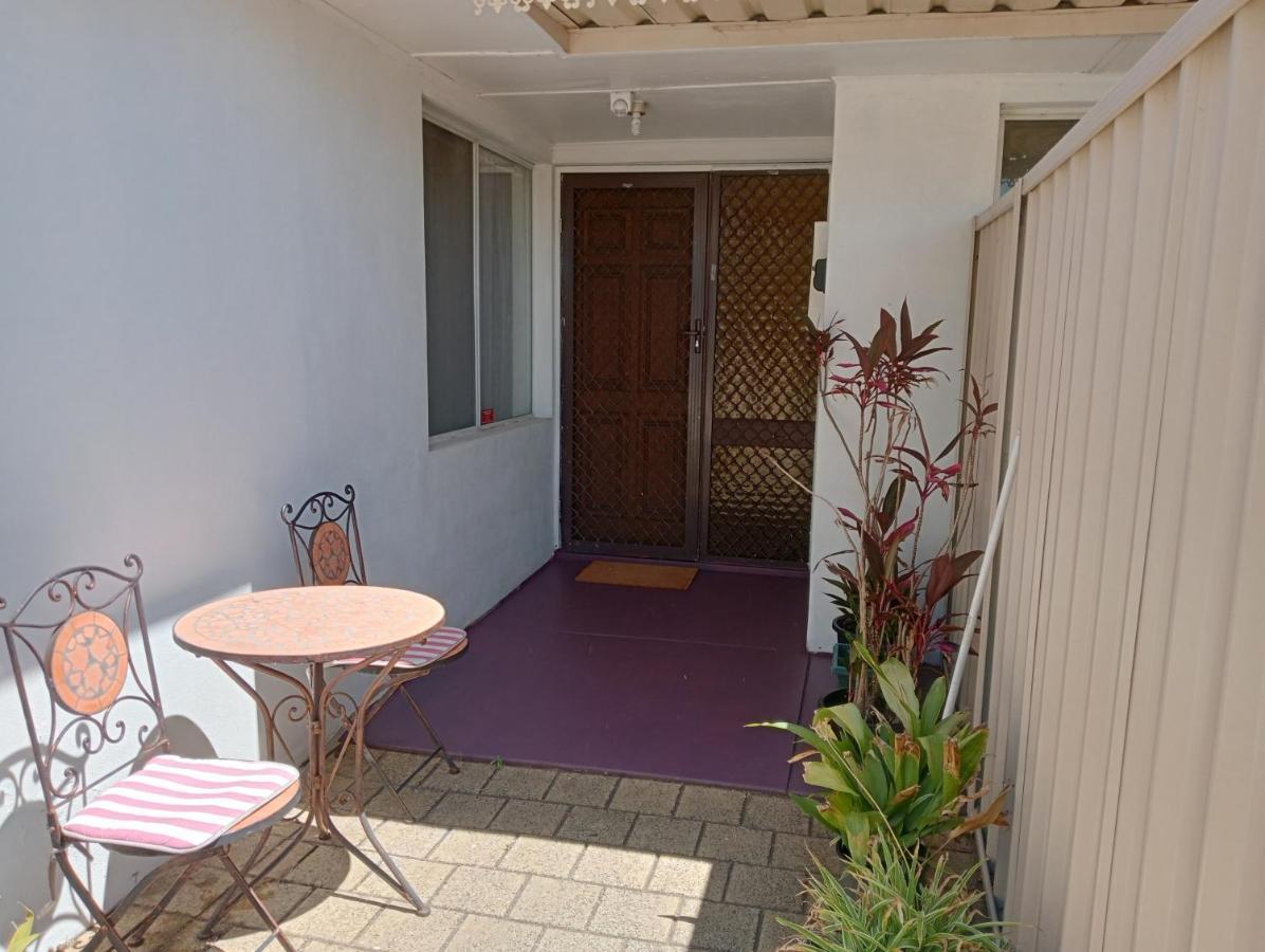 Cozy Inn Perth Exterior photo